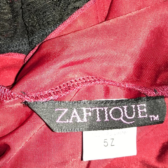 Plus size Red and black lace Blouse - Picture 4 of 4